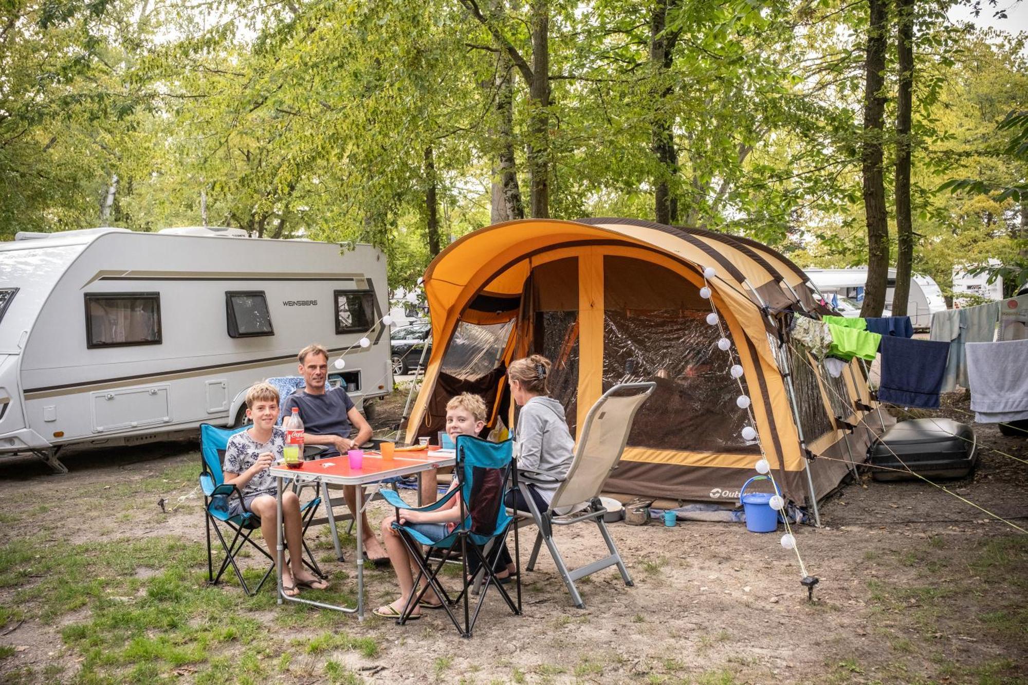 Huttopia Versailles Buitenkant foto